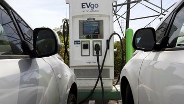 california rechaza impuesto a ricos para autos electricos