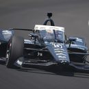 El piloto mexicano Pato OWard durante una práctica con miras a las 500 Millas de Indianápolis, el sábado 20 de mayo de 2023. (AP Foto/Michael Conroy)