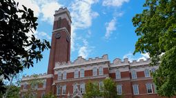 ARCHIVO – Manifestantes propalestinos mantienen su campamento de protesta en el campus de la Universidad Vanderbilt el viernes 3 de mayo de 2024, en Nashville, Tennessee. (AP Foto/George Walker IV, Archivo)