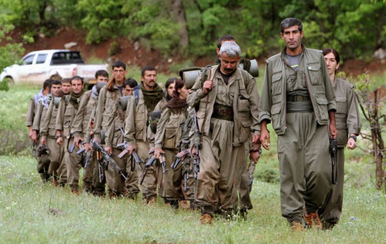 Combatientes del Partido de los Trabajadores de Kurdistán en Heror, al noreste de Dahuk, a 430 kilómetros al noroeste de Bagdad, Irak, el 14 de mayo del 2013. (AP foto/Ceerwan Aziz)