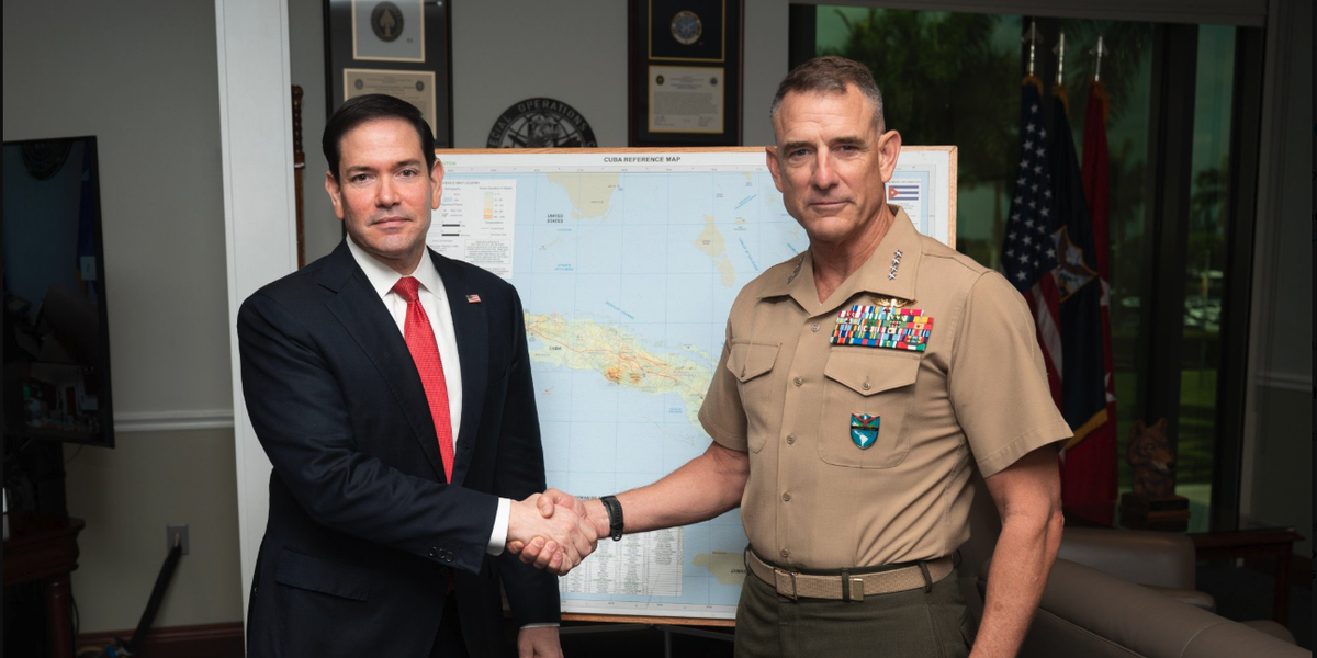 IMAGEN QUE SACUDE: MARCO RUBIO APARECE CON MAPA DE CUBA EN REUNIÓN CLAVE DEL COMANDO SUR