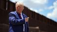 ARCHIVO – El entonces candidato presidencial y expresidente Donald Trump habla en la frontera con México, el 22 de agosto de 2024, en Sierra Vista, Arizona. (AP Foto/Evan Vucci, Archivo)