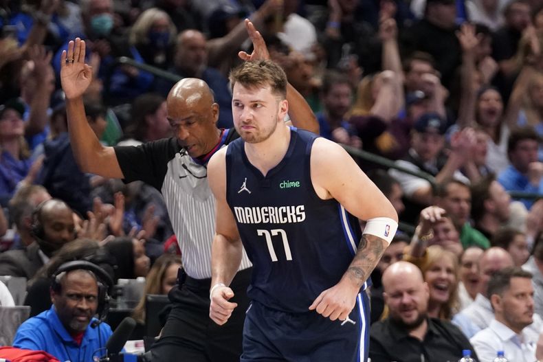 DEP-BAS MAVERICKS-DONCIC