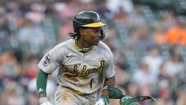 Esteury Ruiz, de los Atléticos de Oakland, conectó un sencillo productor de dos carreras en la sexta entrada del juego de béisbol en contra de los Tigres de Detroit, el miércoles 5 de julio de 2023, en Detroit. (AP Foto/Carlos Osorio)