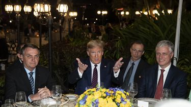 Funcionario brasileño que estuvo con Trump tiene COVID-19