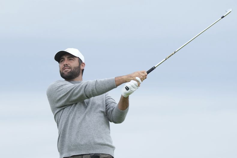 El estadounidense Scottie Scheffler en el sexto hoyo de la primera ronda del Abierto Británico en el Royal Portrush Golf Club el jueves 17 de julio del 2025. (AP Foto/Jon Super)