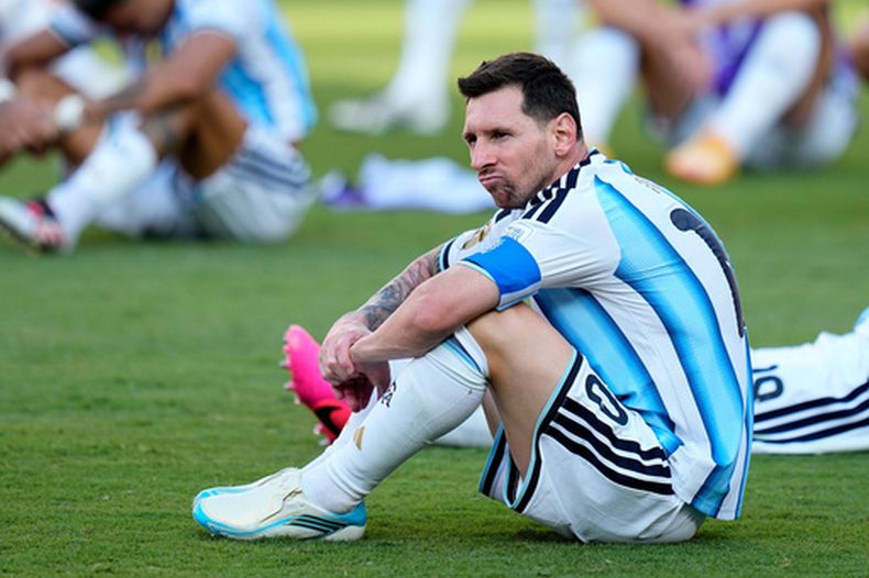 Lionel Messi, de Argentina, se lamenta al concluir la final de la Copa del Mundo ante España, el domingo 19 de julio de 2026, en East Rutherford, Nueva Jersey (AP Foto/Ashley Landis)