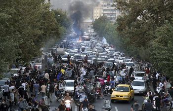 Iraníes sufren cortes de internet en medio de protestas