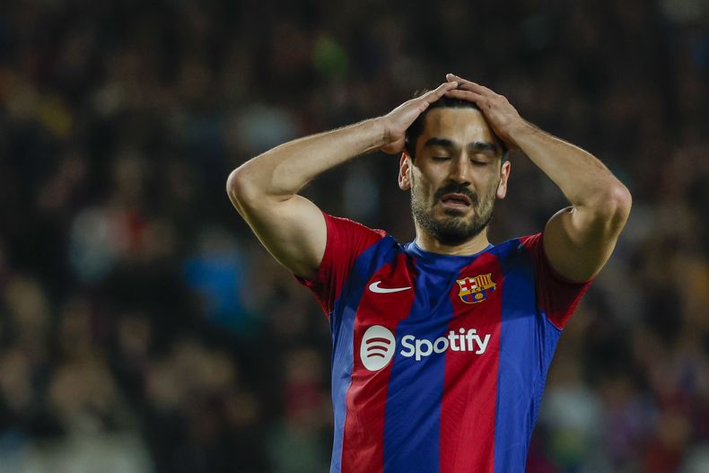 ARCHIVO - Foto del 8 de marzo del 2024, Ilkay Gundogan del Barcelona reacciona tras fallar un tiro a gol en el encuentro de la liga española ante el Mallorca. (AP Foto/Joan Monfort)