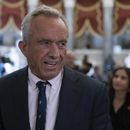 El secretario de Salud de EEUU, Robert F. Kennedy Jr., camina hacia la Cámara de Representantes, en el Capitolio en Washington, el 4 de marzo de 2025. (AP Foto/José Luis Magaña)