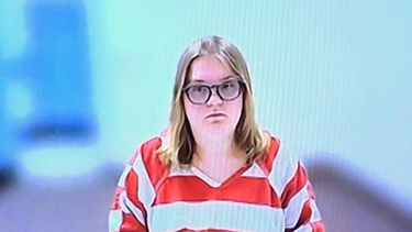 En esta imagen tomada de un video del tribunal, Andrea Shaw asiste de forma remota a su audiencia, el 2 de julio de 2026, en la Corte de Distrito del condado de Payette, en Idaho. (KIVI-TV vía AP)