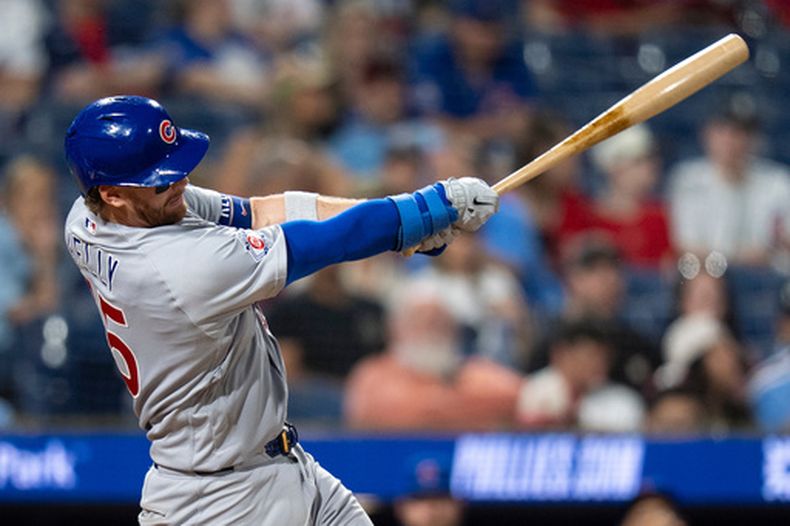 Carson Kelly, de los Cachorros de Chicago, dispara un jonrón de tres carreras en el duelo del martes 14 de abril de 2026 ante los Filis de Filadelfia (AP Foto/Chris Szagola)