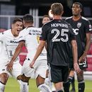 Jesús Rivas (izquierda) y Nathan Silva, de Pumas, festejan un tanto ante el DC United en la Nations League, el sábado 29 de julio de 2023 (AP Foto/Alex Brandon)