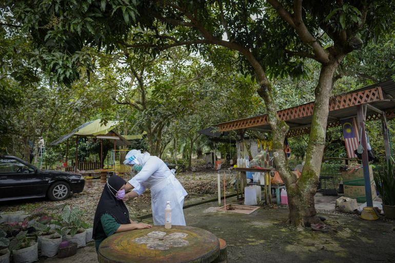 Tras lento inicio, la vacunación se dispara en zonas de Asia