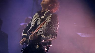 americateve | En esta foto del 15 de mayo del 2010, el rockero argentino Gustavo Cerati ofrece un concierto en Caracas, Venezuela. Cerati, quien permanece en coma desde que sufri&oacute; un accidente cardiovascular tras este concierto, cumpli&oacute; el lunes 11 de ago