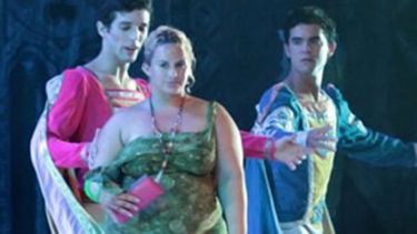 americateve | Intrusos sobre el escenario, móviles encendidos y bebés llorando boicotearon la última función celebrada por el Ballet Nacional de Cuba (BNC) en La Habana, según denunció el diario oficialista Granma, que pidió acciones concretas contra las "indiscip