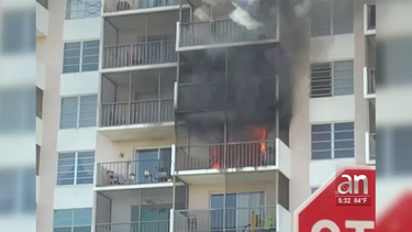 un incendio de grandes proporciones consumio un departamento y afecto otros cinco en un condominio de lauderhill