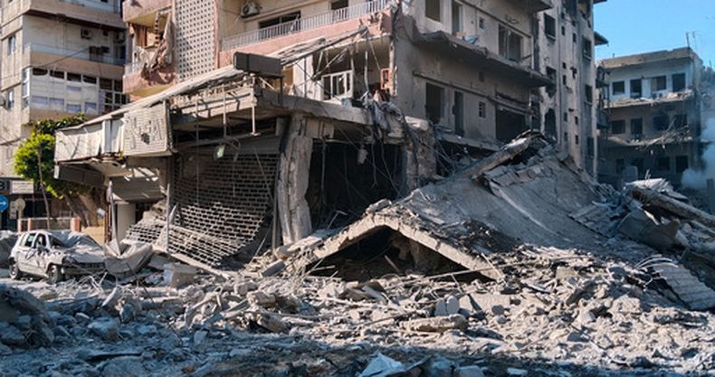 Edificios destruidos por ataques aéreos israelíes, el domingo 31 de mayo de 2026, en la ciudad de Tiro, Líbano. (AP Foto)