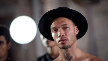 jeremy meeks, el criminal mas sexy del mundo fue deportado