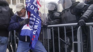 Policía del Capitolio de EEUU se transforma tras asalto
