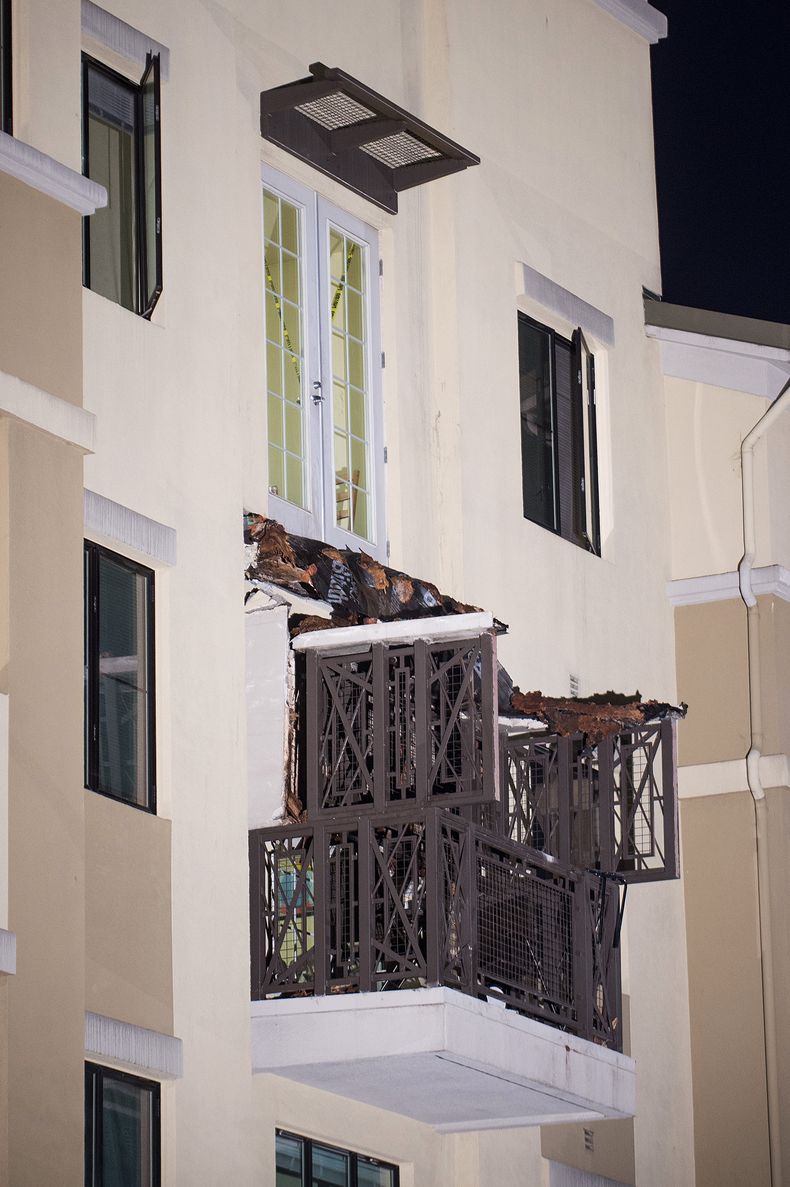 AMN-GEN_CALIFORNIA-COLAPSA_BALCON-0.jpg