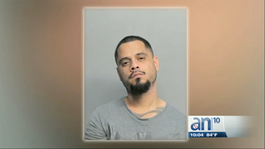 la policia arresto a un hombre acusado de robarse un auto en hialeah