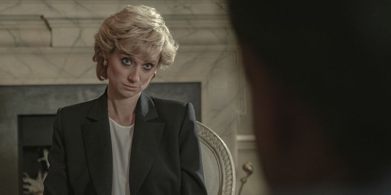 Esta imagen difundida por Netflix muestra a Elizabeth Debicki como Diana, la princesa de Gales, en una escena de The Crown. (Keith Bernstein/Netflix vía AP)