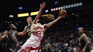Con 28 puntos de Siakam, Raptors superan 132-120 a Hornets