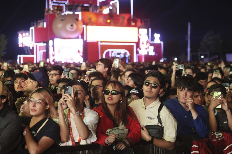 El público en el festival AXE en el Parque Bicentenario en la Ciudad de México el sábado 5 de abril de 2025. (Foto AP/Ginnette Riquelme)