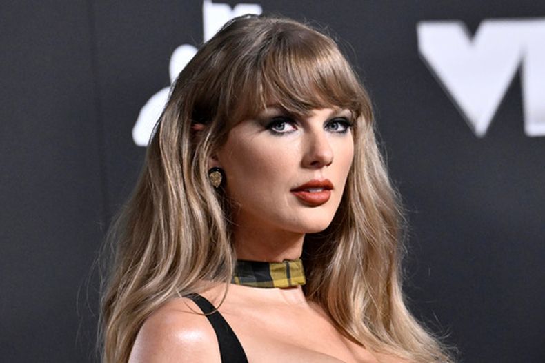 ARCHIVO - Taylor Swift aparece en los Premios MTV a los videos musicales en Elmont, Nueva York, el 11 de septiembre de 2024. (Foto Evan Agostini/Invision/AP, archivo)