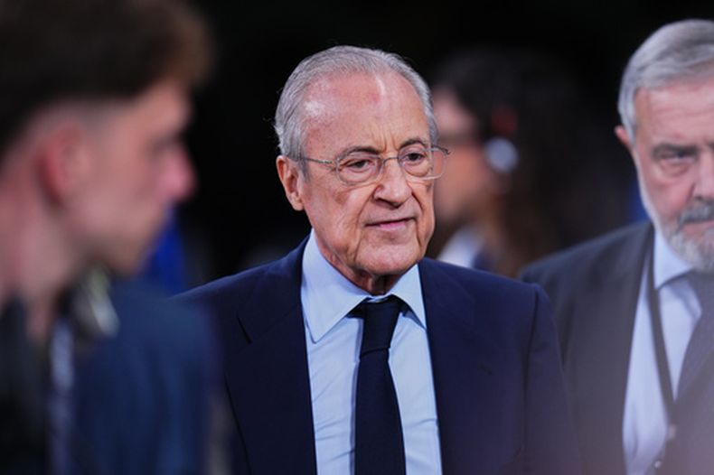 El presidente del Real Madrid Florentino Pérez previo al partido contra Villarreal en La Liga española, el sábado 10 de octubre de 2026, en Madrid. (AP Foto/Manu Fernández)