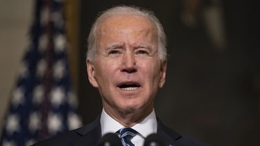Biden tomará medidas para ampliar el seguro médico en EEUU
