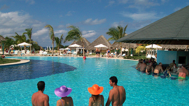 turistas britanicos demandaran a hotel cubano por brote de salmonela