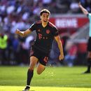 Jamal Musiala del Bayern Munich celebra tras anotar el segundo gol de su equipo en el encuentro ante el Colonia para que el equipo se consagrara campeón de la Bundesliga el sábado 27 de mayo del 2023. (Marius Becker/dpa via AP)