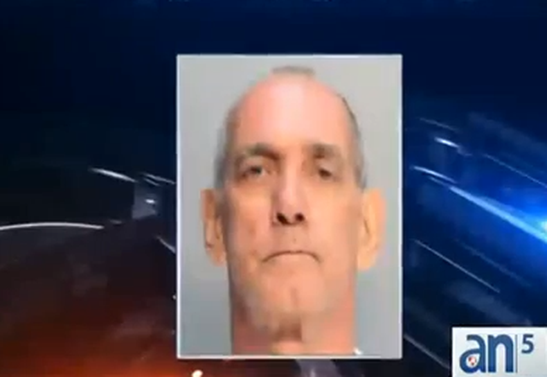 Un hombre prendió fuego a una casa con dos mujeres y ocho niños dentro, aparentemente porque la simple razón de que el considero eran lesbianas.