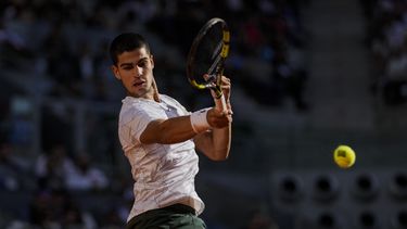 Alcaraz elimina a Nadal en Madrid; va a final ante Djokovic
