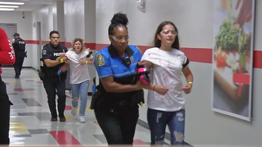 policia de escuelas de miami-dade realiza simulacro de tirador activo realista previo al regreso a clases