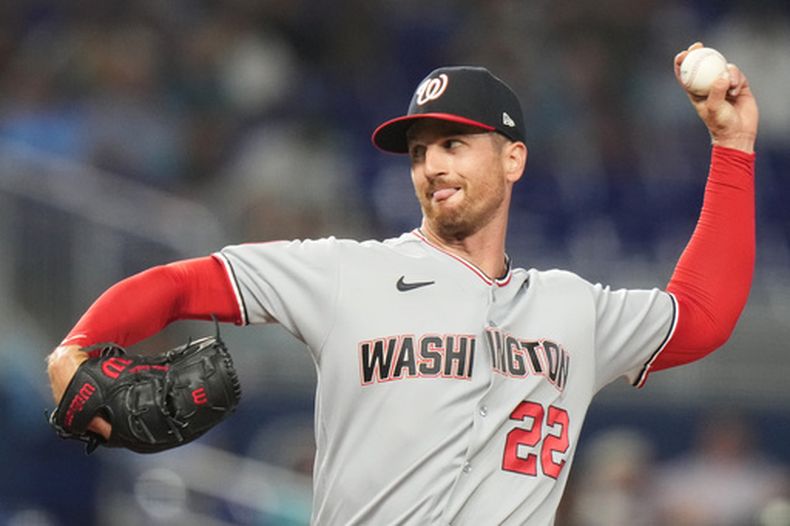 Foster Griffin, de los Nacionales de Washington, cumple con su apertura en el juego del viernes 8 de mayo de 2026, ante los Marlins de Miami (AP Foto/Lynne Sladky)