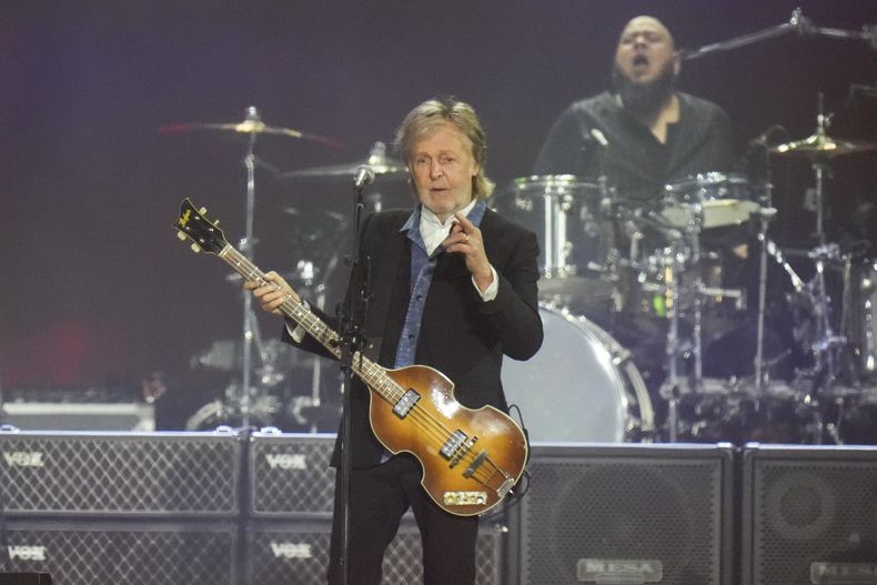 Paul McCartney durante su concierto en el Corona Capital en la Ciudad de México el domingo 17 de noviembre de 2024. (Foto AP/Eduardo Verdugo)