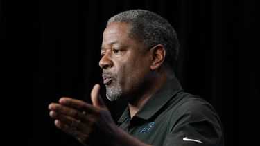 Wilks quiere desafiar pronósticos con los Panthers