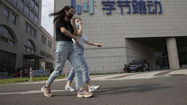 Trump ordena a propietario de TikTok vender activos en EEUU
