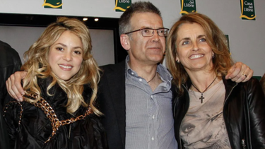 los papas de gerard pique estan muy dolidos con shakira