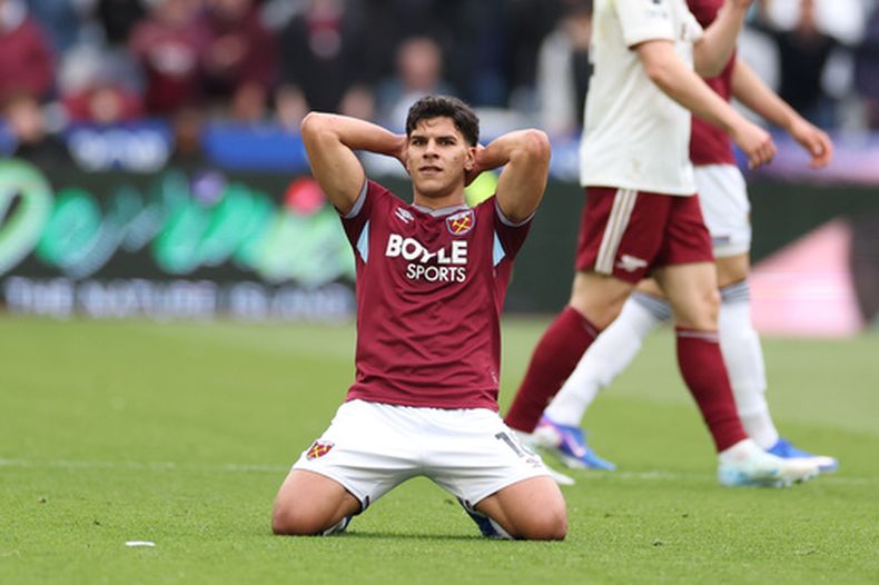 ARCHIVO - Foto del 10 de mayo del 2026, Mateus Fernandes del West Ham reacciona en el encuentro ante el Arsenal en la Liga Premier. (AP Foto/Ian Walton, Archivo)