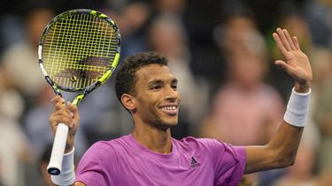 Auger-Aliassime vence a Alcaraz en semifinales de Basilea