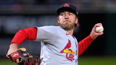 El pitcher de los Cardenales de San Luis Matthew Liberatore lanza en la primera entrada del juego ante los Piratas de Pittsburgh el miércoles 23 de septiembre del 2026. (AP Foto/Gene J. Puskar)
