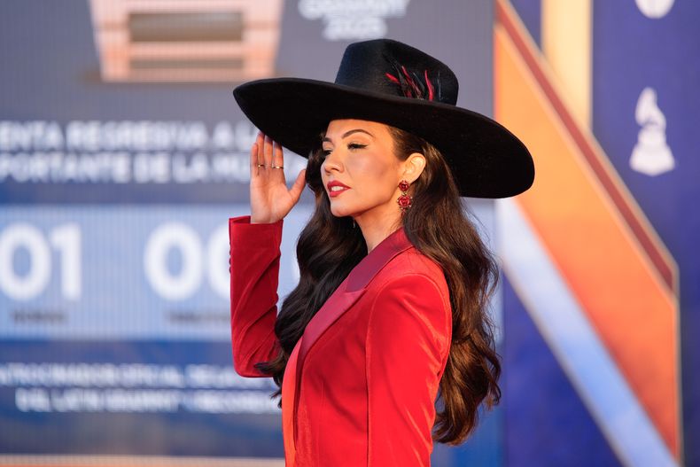 Lupita Infante llega a los Latin Grammy 2025 el jueves 13 de noviembre de 2025 en el MGM Grand de Las Vegas. (Foto AP/John Locher)