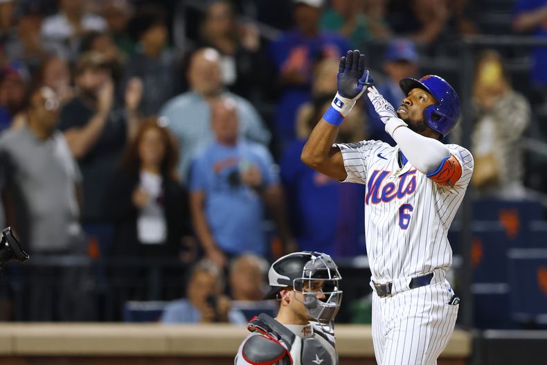 El dominicano Starling Marte, de los Mets de Nueva York, festeja tras conseguir un jonrón en el juego del miércoles 12 de junio de 2024, ante los Marlins de Miami (AP Foto/Rich Schultz)