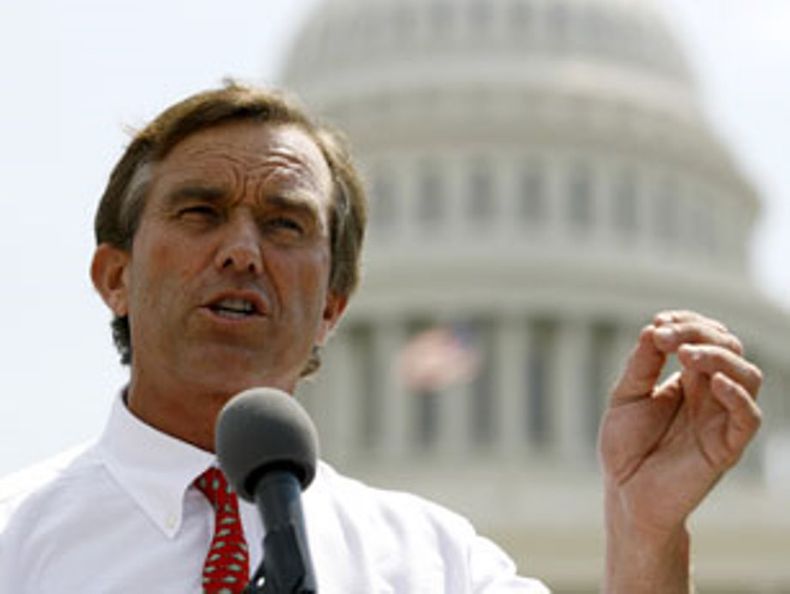 Robert F. Kennedy Jr. felicita que Obama comience a desmontar la política equivocada que su tío y su padre fueron responsables de aplicar.