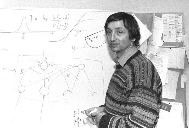 En esta imagen de finales de la década de 1980, proporcionada por el Instituto Canadiense de Investigación Avanzada, aparece el científico informático Geoffrey Hinton en Toronto. (CIFAR vía AP)