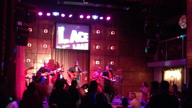 americateve | El concierto finalmente se celebró en The Place, cuyos responsables mintieron a la prensa, según informó Diario de Cuba y confirmó su productor, que a su vez negó que el músico haya participado en actos de repudio